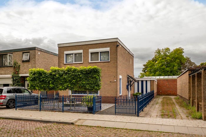 4-kamerhuis te koop in Fatima-villapark, Roosendaal