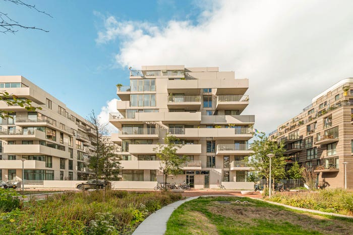 3-kamerappartement te koop in Amsterdam – Spadinalaan, Overhoeks