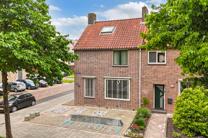 7-kamerhuis te koop in Emmeloord – Sportlaan, Emmeloord-Centrum-Centrum Oost