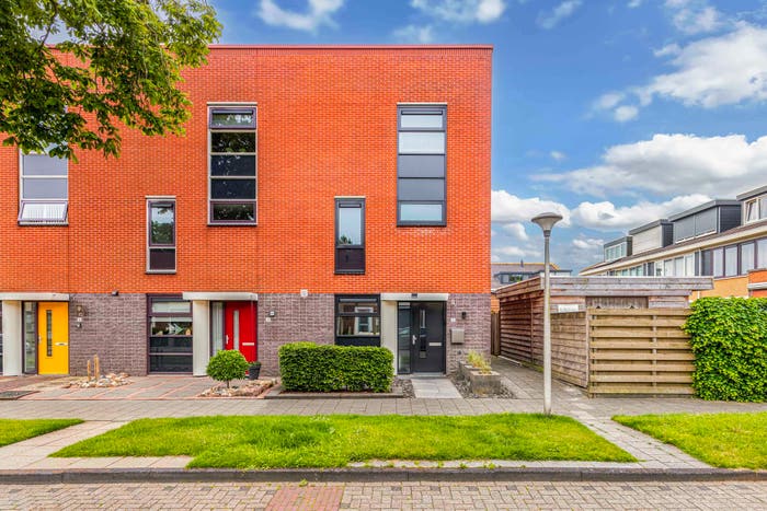 6-kamerhuis te koop in Emmeloord – Plevierenstraat, Emmeloord-Centrum-Tussen Gracht en Vaart